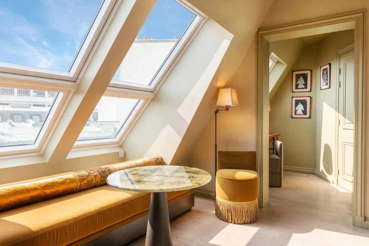 Hotel De Montesquieu 5*