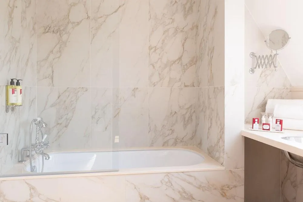 Hotel De Montesquieu 5*