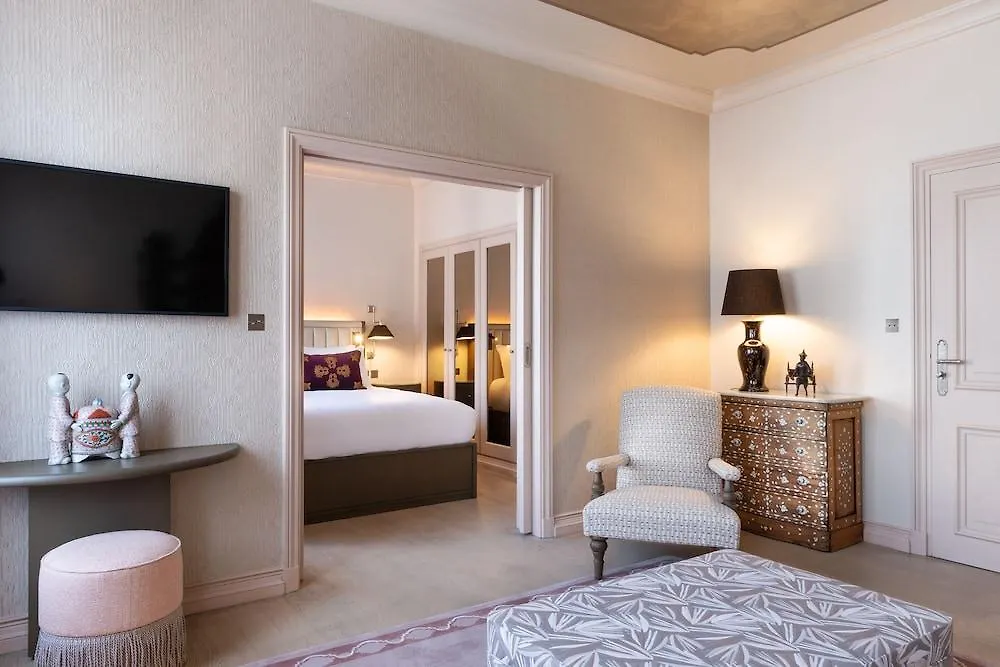 Hotell De Montesquieu 5*